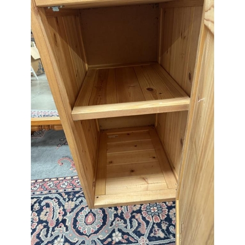 410 - A small pine cabinet (40 x 52 x 70cm)