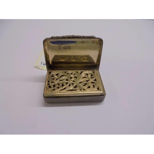 1103 - An early 19th century silver vinaigrette.