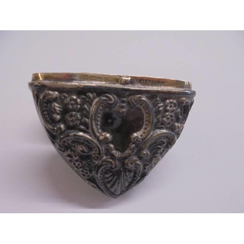 1105 - A heart shaped silver pill box/pendant.