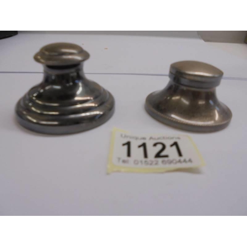 1121 - Two silver inkwells.