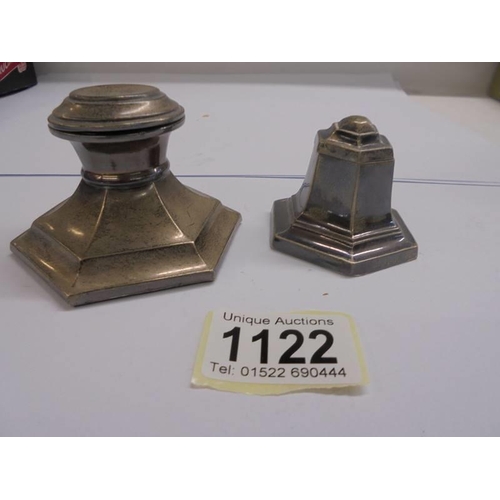 1122 - Two silver inkwells.