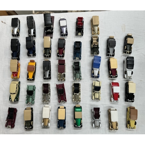 28 - A good lot of unboxed Lledo model cars