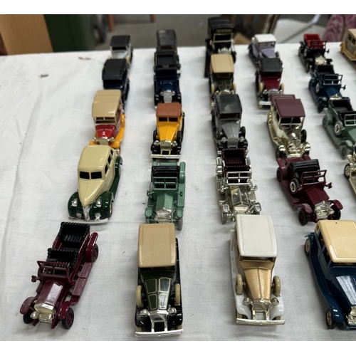 28 - A good lot of unboxed Lledo model cars