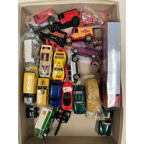 102 - 2 Trays of loose diecast including Matchbox, Hotwheels etc