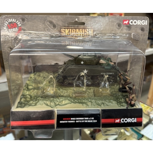 120 - 2 Corgi Skirmish CC60109, CC51028 Tanks