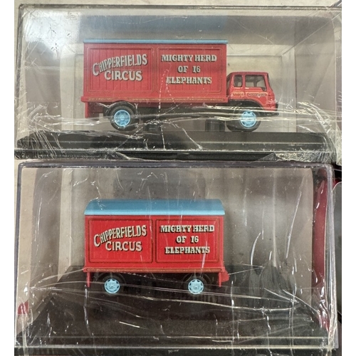 145 - 24 Oxford Diecast Chipperfields circus models