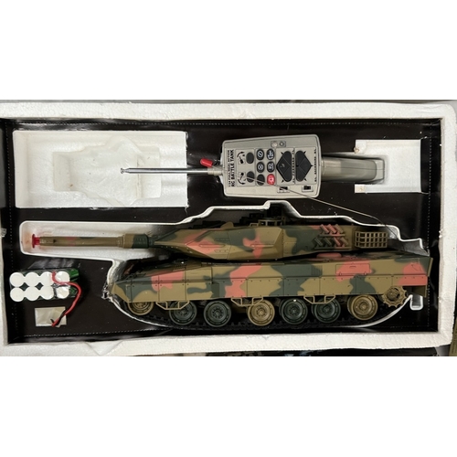 152 - A Heng Long 1/24 RC radio control battle tank type 90. No instructions, No charger