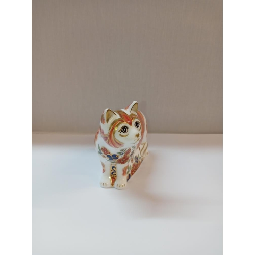 1394 - A Royal Crown Derby cat with gold stopper