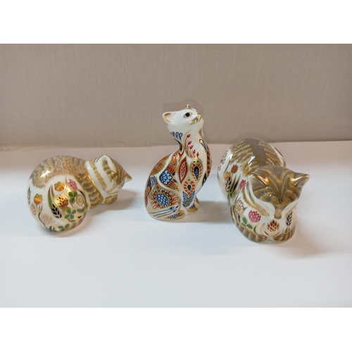 1399 - 3 Royal Crown Derby cats with gold stoppers