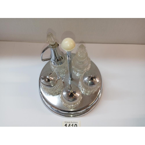 1410 - A silver plate cruet set