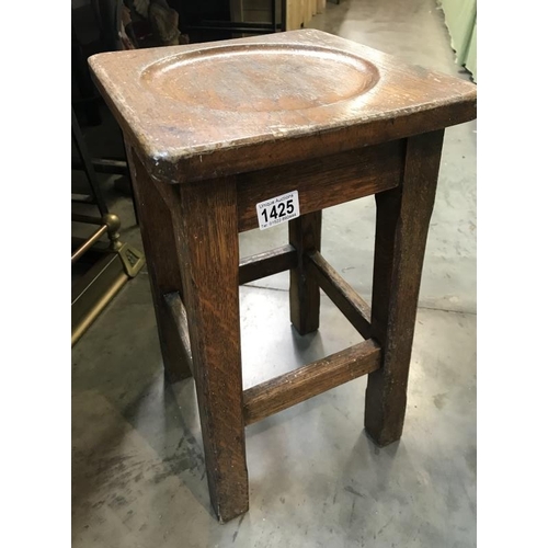 1425 - A vintage oak stool