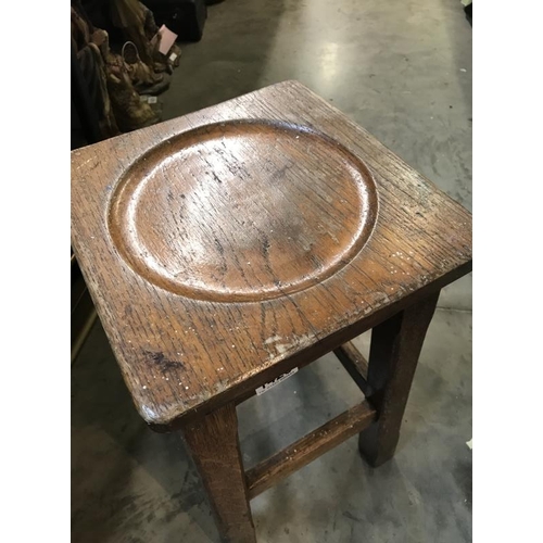 1425 - A vintage oak stool