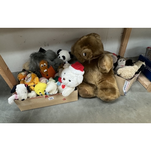 430 - A large lot of soft toys including Womble