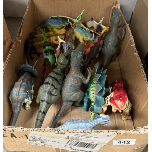 442 - A good lot of small dinosaur figures