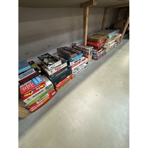 451 - A good lot of games etc (Completeness unknown)