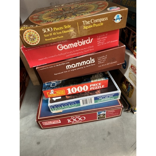 451 - A good lot of games etc (Completeness unknown)