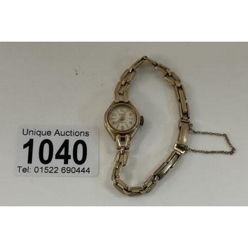 1040 - A 9ct Gold ladies Avia watch. Total weight 13.10g