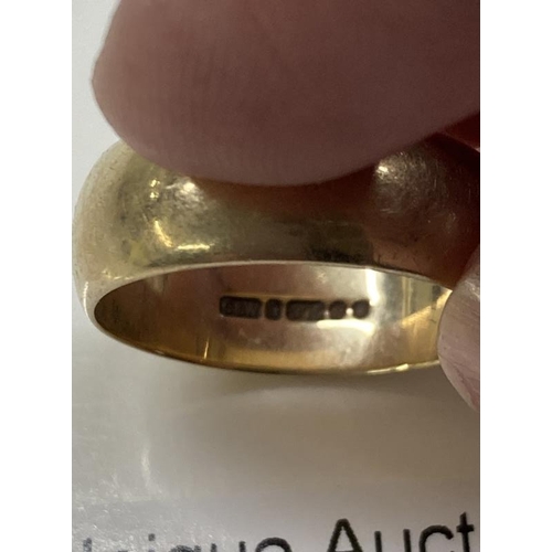 1045 - A 9ct Gold band (6.64g)