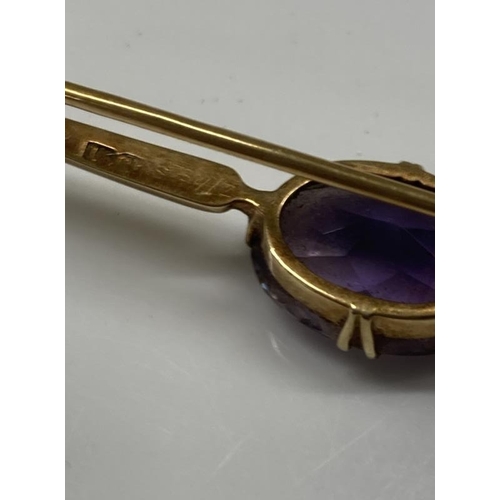 1046 - A15ct Gold Tie pin with Purple stone (total weight 4.45g)