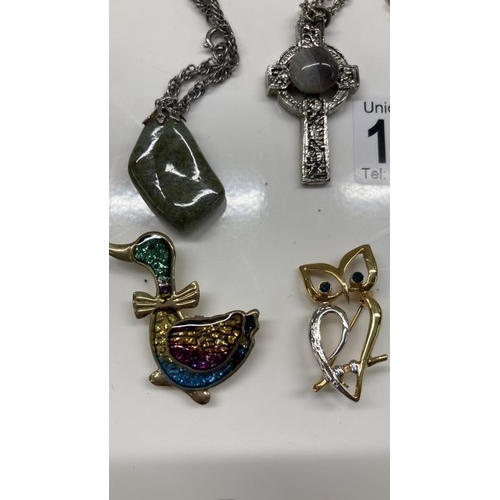 1059 - Three animal style broaches, including lizard. Three Scottish / Celtic style chains with pendants