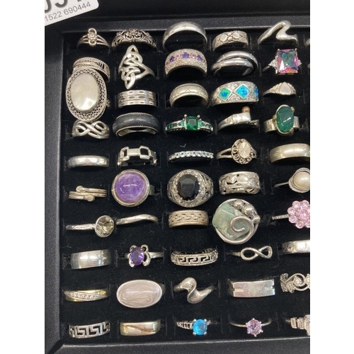 1051 - A Good tray of 100 silver & White metal rings . Tray Weight-125g. Ring Weight -408g. Total weight 53... 