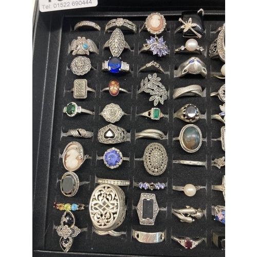 1055 - A Good tray of 100 silver & White metal rings . Tray Weight-125g. Ring Weight -413g. Total weight 53... 