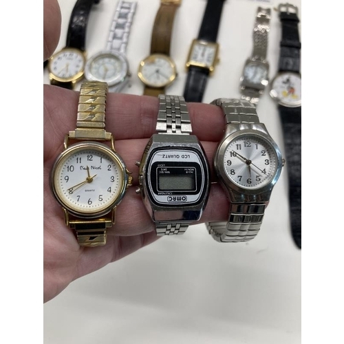 1065 - A collection of vintage and digital watches