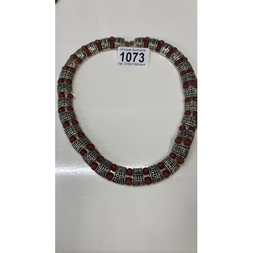 1073 - An Amber coloured necklace set in white metal vintage