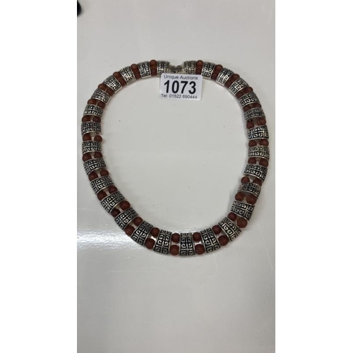 1073 - An Amber coloured necklace set in white metal vintage