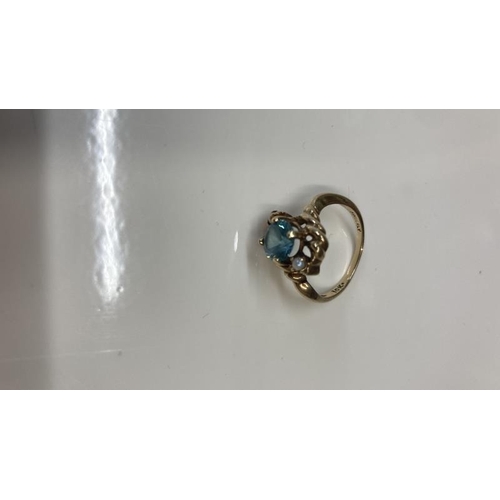 1079 - A vintage blue zircon ring set with two pearls in a rope twist setting stamped 10ct gold size L 1/4