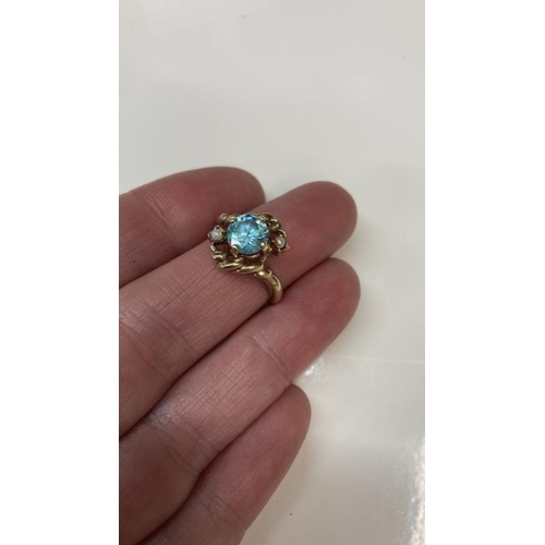 1079 - A vintage blue zircon ring set with two pearls in a rope twist setting stamped 10ct gold size L 1/4