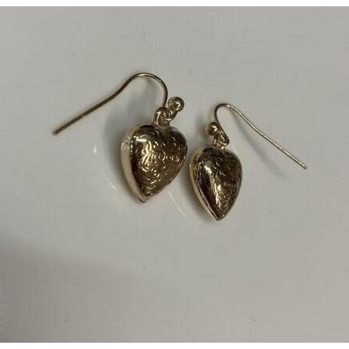 1088 - A pair chased goldwork pendent earrings designed as heart in 9ct gold