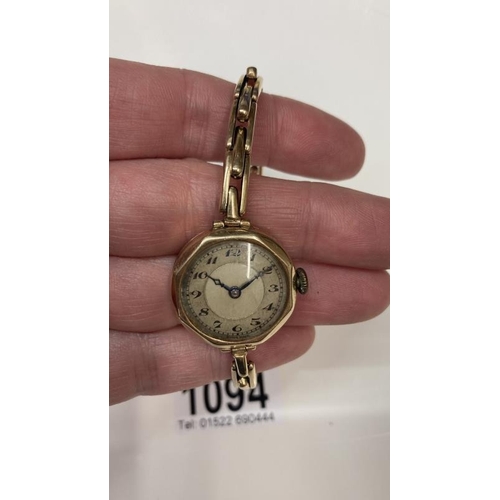 1094 - A 9ct Gold vintage ladies watch