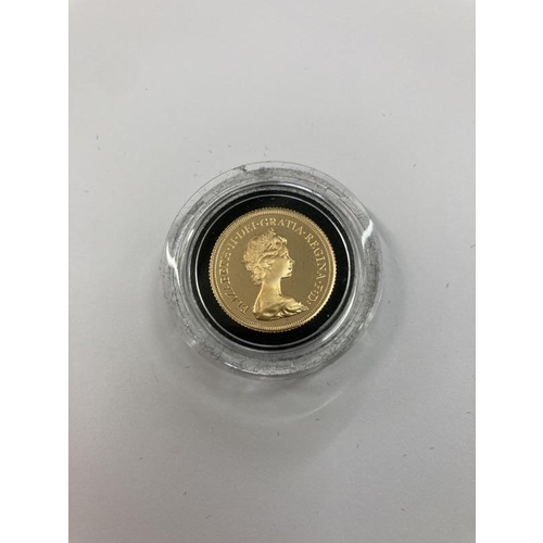 1100D - A 1979 cased gold proof queen Elizabeth sovereign