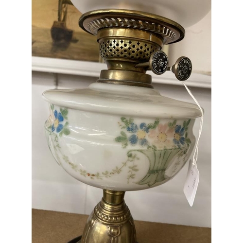 1139 - Victorian oil lamp with Art Nouveau Decoration