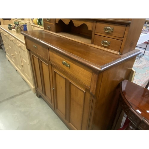 1501 - A good late Victorian mahogany two door dresser