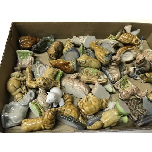 1460B - A box of wade whimsies