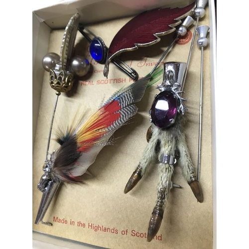 1460M - A nice collection of Brooches & pins. Some Scottish related