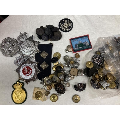 1460Q - A good collection of police badges, numbers, helmet pieces, fittings, plates etc., and some 1950's s... 