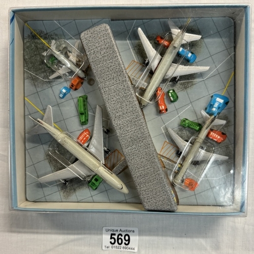 569 - A rare Schabak modell airport set 1/600