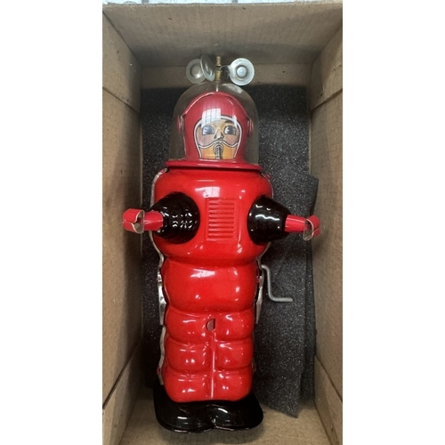 157C - A boxed tinplate friction robot