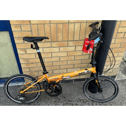 1702 - A Rahon speed pro folding bike