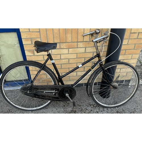 1703 - A vintage Raleigh ladies bicycle