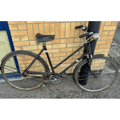 1705 - A vintage Raleigh ladies bicycle