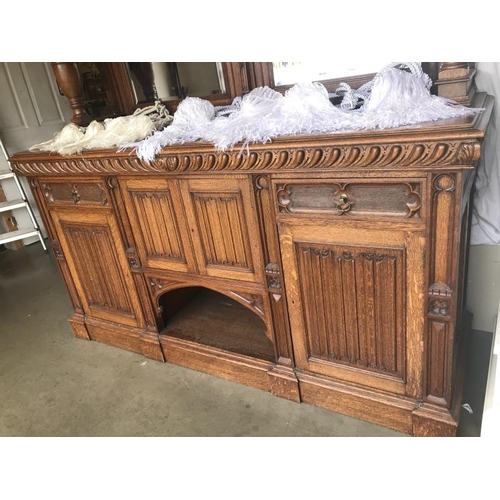 1701 - A superb quality early 20th century oak mirror backed sideboard