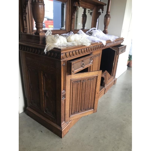 1701 - A superb quality early 20th century oak mirror backed sideboard