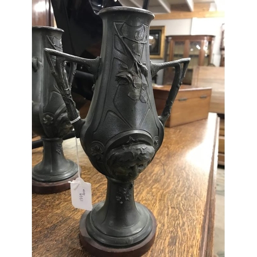 1715 - A pair of bronze vases with applied dragons, 17 cm tall