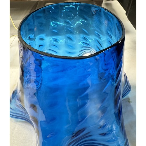 1478 - A blue glass oil lamp shade and 2 chimneys