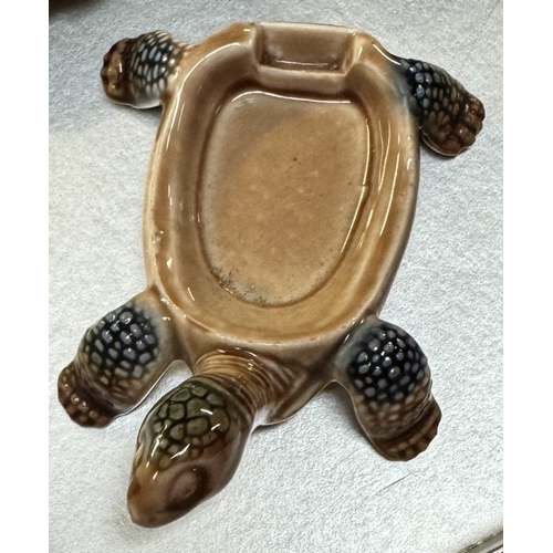 498 - 5 Wade tortoises