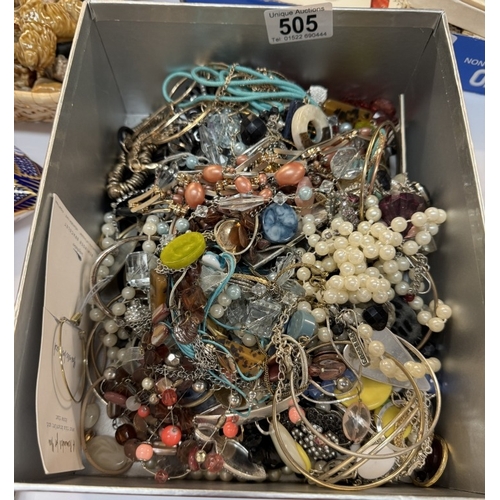 505 - A quantity of costume jewellery